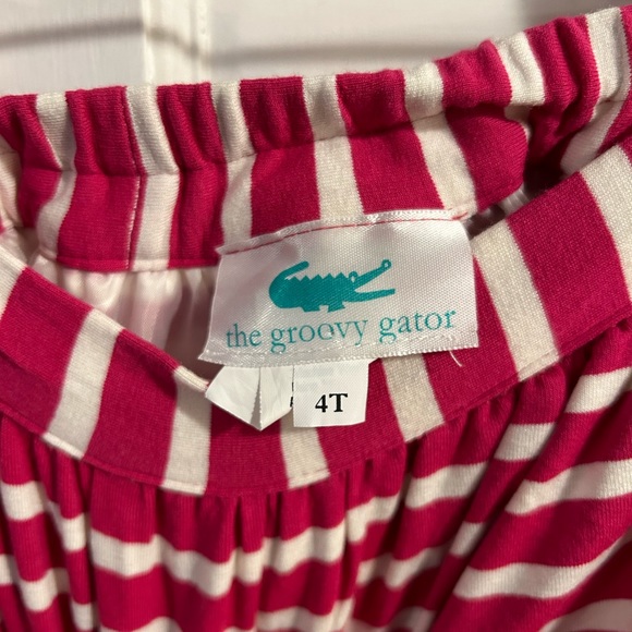 the groovy gator red and white striped skirt with tie around bow, size 4t - Picture 3 of 3